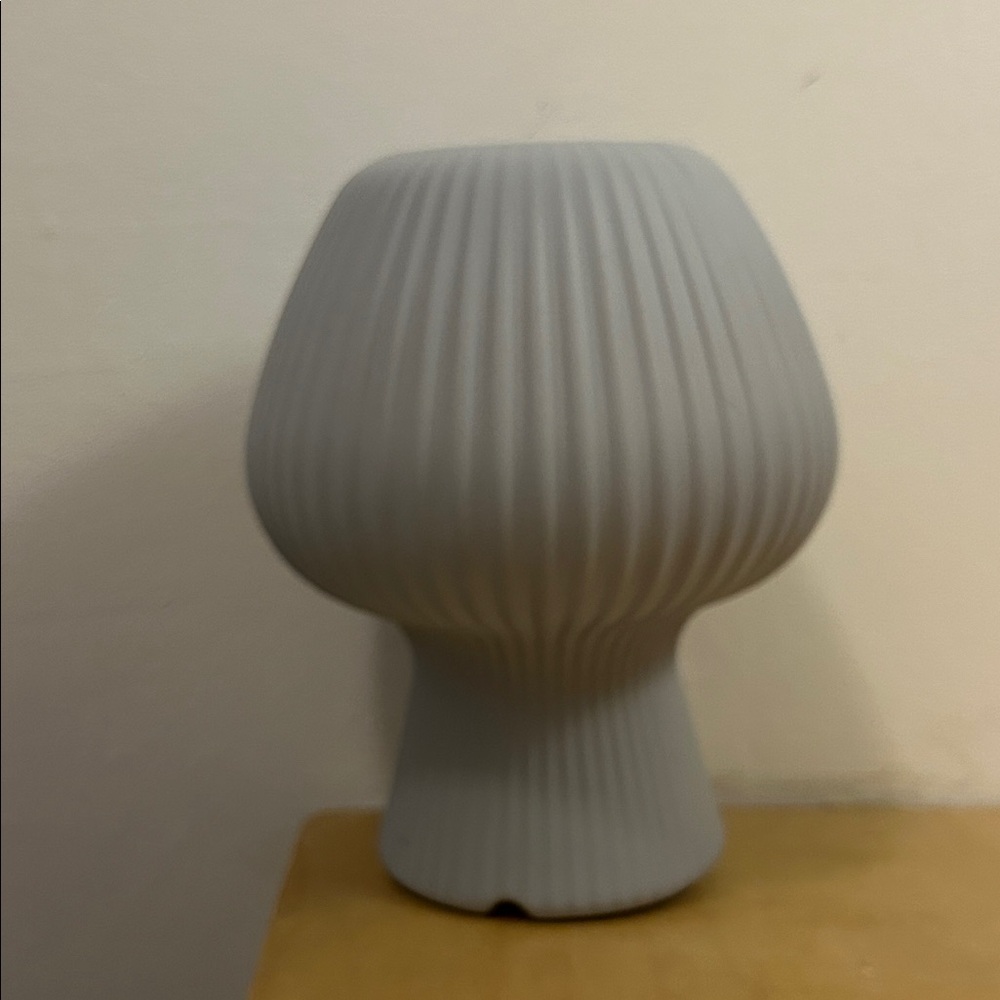 Soft Texture Ribbed / Stripe Effect Table Lamp - Picture 2 of 8